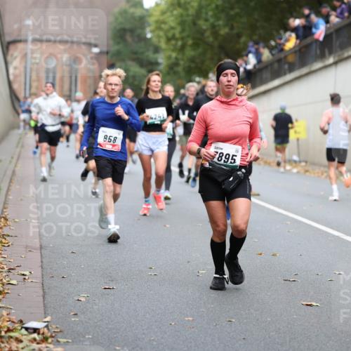 05.10.2025 - 20. swb-Marathon Bremen Michael Strokosch http://msf.ph/oto/9220843 05.10.2025 12:51:05 Laufen 858, 4241, 895 meine-sportfotos.de