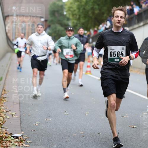 05.10.2025 - 20. swb-Marathon Bremen Michael Strokosch http://msf.ph/oto/9220849 05.10.2025 12:51:08 Laufen 611, 6584, 5295 meine-sportfotos.de