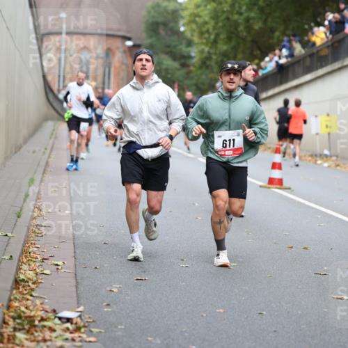 05.10.2025 - 20. swb-Marathon Bremen Michael Strokosch http://msf.ph/oto/9220852 05.10.2025 12:51:09 Laufen 611, 705 meine-sportfotos.de