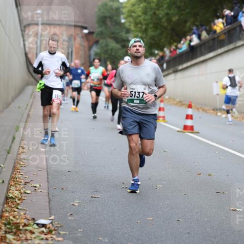 05.10.2025 - 20. swb-Marathon Bremen Michael Strokosch http://msf.ph/oto/9220865 05.10.2025 12:51:12 Laufen 153, 5137 meine-sportfotos.de