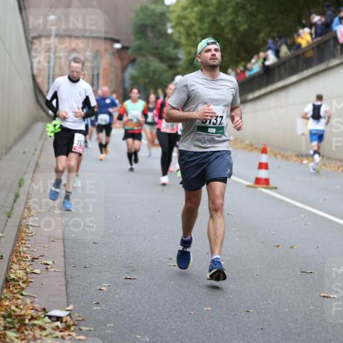 05.10.2025 - 20. swb-Marathon Bremen Michael Strokosch http://msf.ph/oto/9220866 05.10.2025 12:51:13 Laufen 737 meine-sportfotos.de