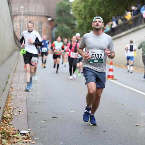 05.10.2025 - 20. swb-Marathon Bremen Michael Strokosch http://msf.ph/oto/9220868 05.10.2025 12:51:13 Laufen 153, 5137 meine-sportfotos.de