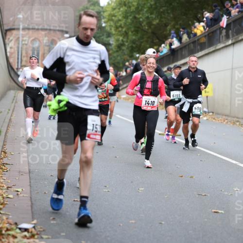 05.10.2025 - 20. swb-Marathon Bremen Michael Strokosch http://msf.ph/oto/9220876 05.10.2025 12:51:15 Laufen 153, 1410, 6198, 596 meine-sportfotos.de