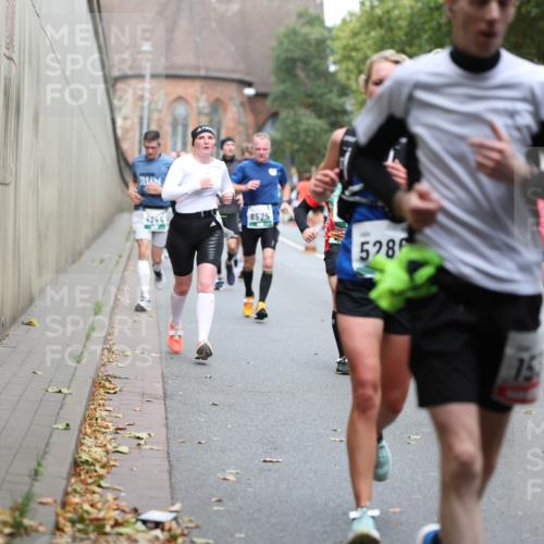 05.10.2025 - 20. swb-Marathon Bremen Michael Strokosch http://msf.ph/oto/9220877 05.10.2025 12:51:16 Laufen 4244, 8525, 5286, 198, 15, 59 meine-sportfotos.de