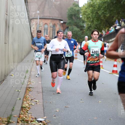 05.10.2025 - 20. swb-Marathon Bremen Michael Strokosch http://msf.ph/oto/9220878 05.10.2025 12:51:17 Laufen 4244, 8525, 20, 4001, 5286 meine-sportfotos.de