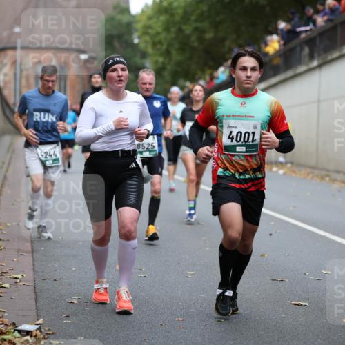 05.10.2025 - 20. swb-Marathon Bremen Michael Strokosch http://msf.ph/oto/9220882 05.10.2025 12:51:18 Laufen 8525, 244, 20, 4001, 5945 meine-sportfotos.de