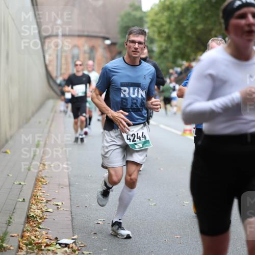 05.10.2025 - 20. swb-Marathon Bremen Michael Strokosch http://msf.ph/oto/9220886 05.10.2025 12:51:20 Laufen 2024, 4244 meine-sportfotos.de