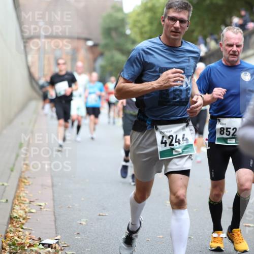 05.10.2025 - 20. swb-Marathon Bremen Michael Strokosch http://msf.ph/oto/9220888 05.10.2025 12:51:20 Laufen 2, 4244, 852 meine-sportfotos.de