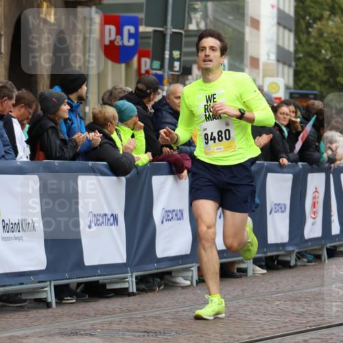 05.10.2025 - 20. swb-Marathon Bremen Strokosch-Dieckow http://msf.ph/oto/9220891 05.10.2025 10:37:06 Ziel 9480 meine-sportfotos.de
