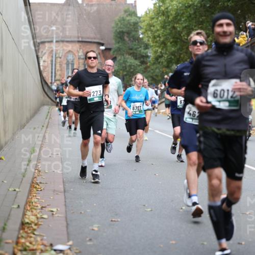 05.10.2025 - 20. swb-Marathon Bremen Michael Strokosch http://msf.ph/oto/9220893 05.10.2025 12:51:22 Laufen 273, 6707, 67, 462, 6012, 4376 meine-sportfotos.de