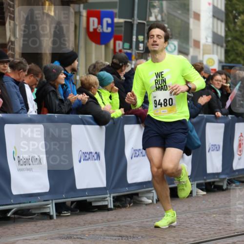 05.10.2025 - 20. swb-Marathon Bremen Strokosch-Dieckow http://msf.ph/oto/9220894 05.10.2025 10:37:06 Ziel 9480 meine-sportfotos.de