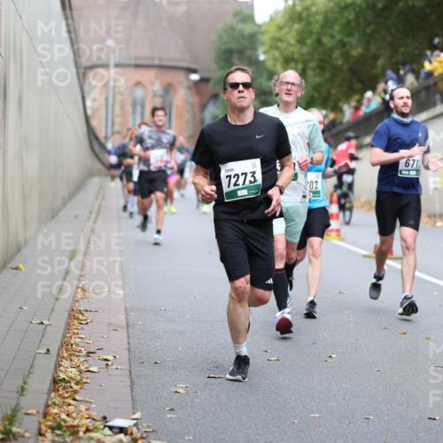 05.10.2025 - 20. swb-Marathon Bremen Michael Strokosch http://msf.ph/oto/9220897 05.10.2025 12:51:23 Laufen 7273, 07, 6711, 462 meine-sportfotos.de