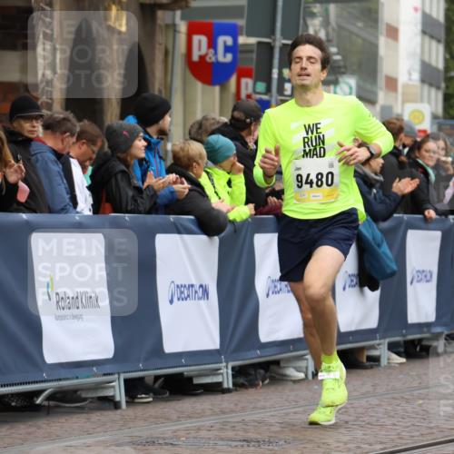 05.10.2025 - 20. swb-Marathon Bremen Strokosch-Dieckow http://msf.ph/oto/9220898 05.10.2025 10:37:06 Ziel 9480 meine-sportfotos.de