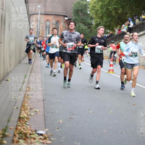 05.10.2025 - 20. swb-Marathon Bremen Michael Strokosch http://msf.ph/oto/9220901 05.10.2025 12:51:26 Laufen 6788, 3479, 1228, 7062, 10, 2664 meine-sportfotos.de