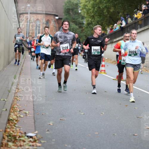 05.10.2025 - 20. swb-Marathon Bremen Michael Strokosch http://msf.ph/oto/9220902 05.10.2025 12:51:26 Laufen 6788, 1228, 7067, 50, 2664 meine-sportfotos.de