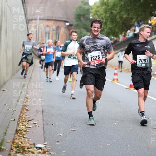 05.10.2025 - 20. swb-Marathon Bremen Michael Strokosch http://msf.ph/oto/9220905 05.10.2025 12:51:27 Laufen 47801, 479, 1228, 7067, 508, 20 meine-sportfotos.de