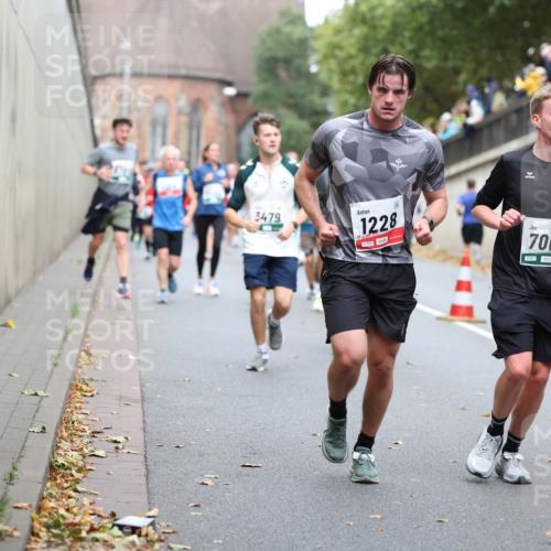 05.10.2025 - 20. swb-Marathon Bremen Michael Strokosch http://msf.ph/oto/9220906 05.10.2025 12:51:28 Laufen 3479, 1228, 7067 meine-sportfotos.de