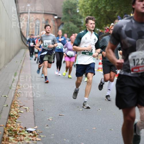 05.10.2025 - 20. swb-Marathon Bremen Michael Strokosch http://msf.ph/oto/9220909 05.10.2025 12:51:29 Laufen 6788, 3049, 1228 meine-sportfotos.de