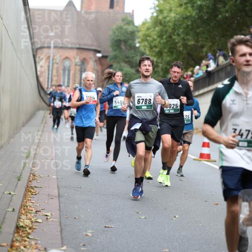 05.10.2025 - 20. swb-Marathon Bremen Michael Strokosch http://msf.ph/oto/9220912 05.10.2025 12:51:30 Laufen 1154, 5464, 6788, 925, 35, 7479 meine-sportfotos.de