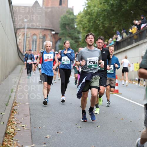 05.10.2025 - 20. swb-Marathon Bremen Michael Strokosch http://msf.ph/oto/9220913 05.10.2025 12:51:30 Laufen 1154, 5464, 6788, 35 meine-sportfotos.de