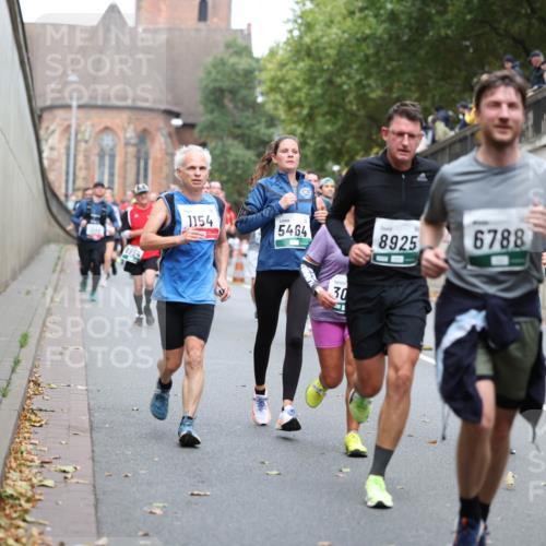 05.10.2025 - 20. swb-Marathon Bremen Michael Strokosch http://msf.ph/oto/9220916 05.10.2025 12:51:31 Laufen 1154, 5464, 30, 8925, 6788 meine-sportfotos.de