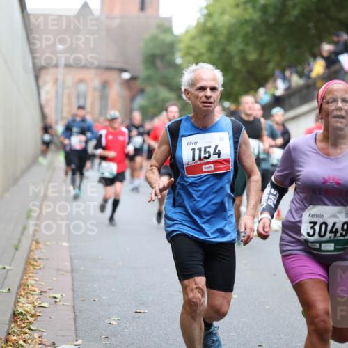 05.10.2025 - 20. swb-Marathon Bremen Michael Strokosch http://msf.ph/oto/9220923 05.10.2025 12:51:33 Laufen 01431, 1154, 3049 meine-sportfotos.de