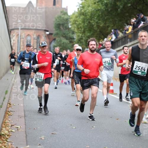 05.10.2025 - 20. swb-Marathon Bremen Michael Strokosch http://msf.ph/oto/9220925 05.10.2025 12:51:35 Laufen 1177, 8954, 4643, 2584, 73 meine-sportfotos.de