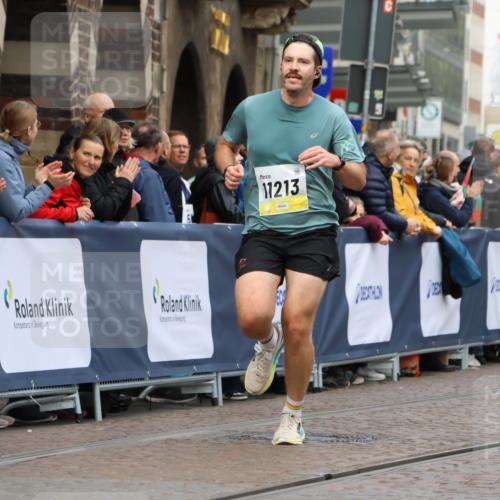 05.10.2025 - 20. swb-Marathon Bremen Strokosch-Dieckow http://msf.ph/oto/9220926 05.10.2025 10:37:16 Ziel 9565, 10704, 11213 meine-sportfotos.de