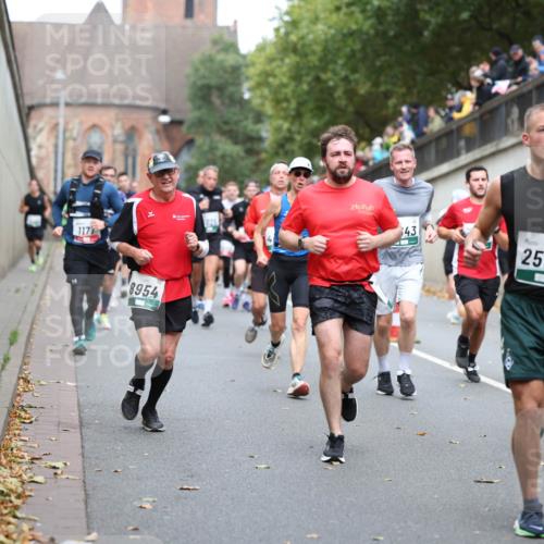05.10.2025 - 20. swb-Marathon Bremen Michael Strokosch http://msf.ph/oto/9220927 05.10.2025 12:51:35 Laufen 1025, 1177, 8954, 43, 2584 meine-sportfotos.de