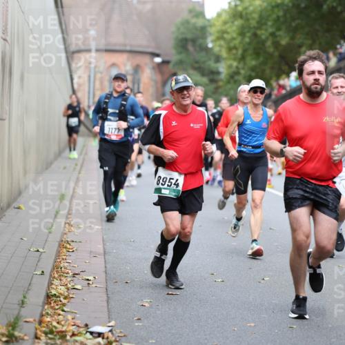 05.10.2025 - 20. swb-Marathon Bremen Michael Strokosch http://msf.ph/oto/9220928 05.10.2025 12:51:36 Laufen 1177, 8954, 6523 meine-sportfotos.de