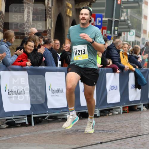 05.10.2025 - 20. swb-Marathon Bremen Strokosch-Dieckow http://msf.ph/oto/9220930 05.10.2025 10:37:16 Ziel 9565, 10704, 11213 meine-sportfotos.de