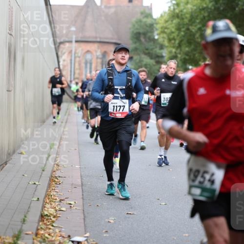 05.10.2025 - 20. swb-Marathon Bremen Michael Strokosch http://msf.ph/oto/9220932 05.10.2025 12:51:38 Laufen 115, 1177, 302, 1954 meine-sportfotos.de