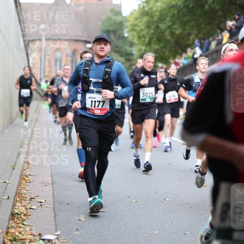 05.10.2025 - 20. swb-Marathon Bremen Michael Strokosch http://msf.ph/oto/9220933 05.10.2025 12:51:38 Laufen 1177, 3025, 8954 meine-sportfotos.de