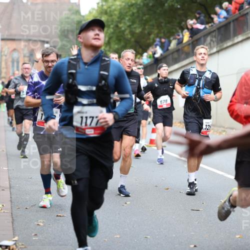 05.10.2025 - 20. swb-Marathon Bremen Michael Strokosch http://msf.ph/oto/9220935 05.10.2025 12:51:39 Laufen 1177, 678, 125 meine-sportfotos.de
