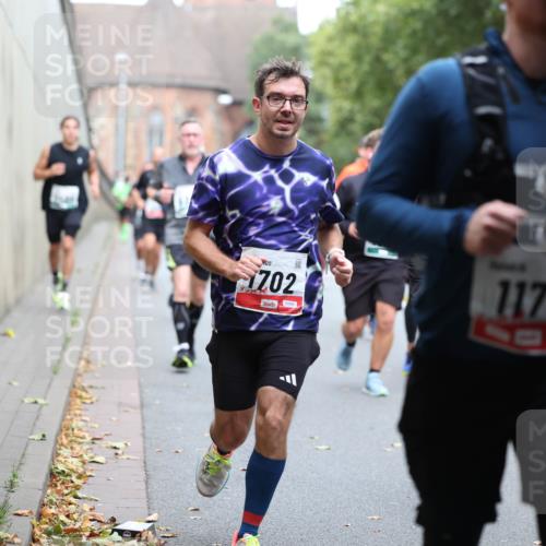 05.10.2025 - 20. swb-Marathon Bremen Michael Strokosch http://msf.ph/oto/9220937 05.10.2025 12:51:40 Laufen 1702, 00985, 1177 meine-sportfotos.de