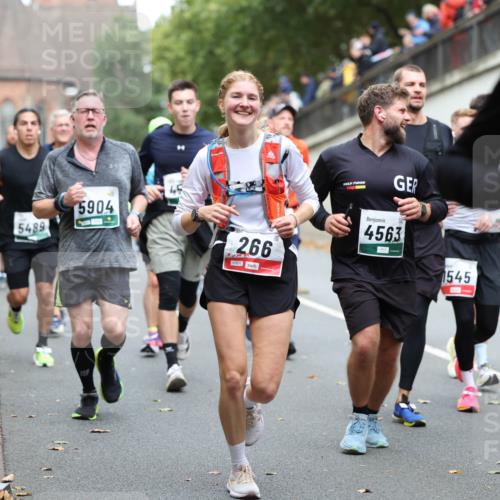 05.10.2025 - 20. swb-Marathon Bremen Michael Strokosch http://msf.ph/oto/9220941 05.10.2025 12:51:41 Laufen 5489, 5904, 266, 00825, 4563, 1545 meine-sportfotos.de