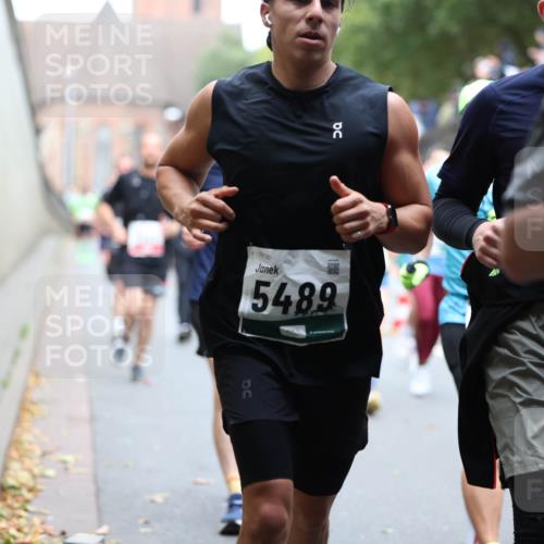 05.10.2025 - 20. swb-Marathon Bremen Michael Strokosch http://msf.ph/oto/9220948 05.10.2025 12:51:44 Laufen 09130, 5489 meine-sportfotos.de