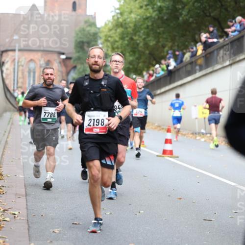 05.10.2025 - 20. swb-Marathon Bremen Michael Strokosch http://msf.ph/oto/9220952 05.10.2025 12:51:45 Laufen 7786, 2198, 94 meine-sportfotos.de