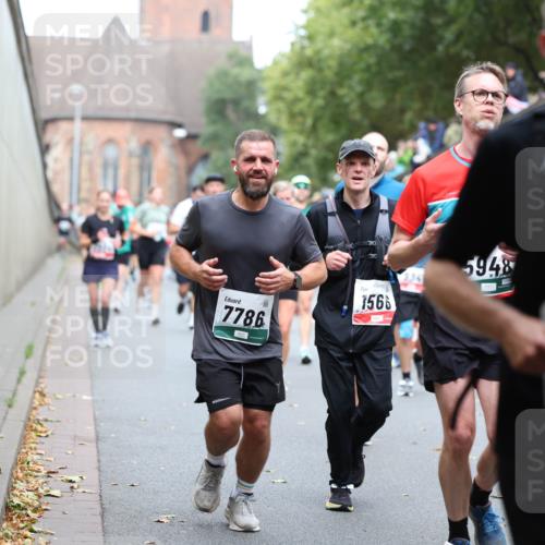 05.10.2025 - 20. swb-Marathon Bremen Michael Strokosch http://msf.ph/oto/9220957 05.10.2025 12:51:47 Laufen 7786, 1566, 5948, 2198 meine-sportfotos.de