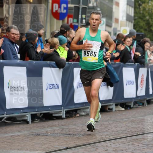05.10.2025 - 20. swb-Marathon Bremen Strokosch-Dieckow http://msf.ph/oto/9220958 05.10.2025 10:37:19 Ziel 9565, 10704, 11213 meine-sportfotos.de