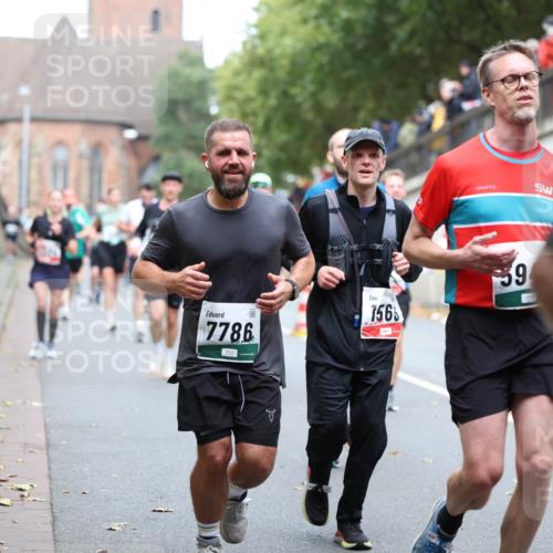 05.10.2025 - 20. swb-Marathon Bremen Michael Strokosch http://msf.ph/oto/9220959 05.10.2025 12:51:47 Laufen 7786, 1566, 59 meine-sportfotos.de