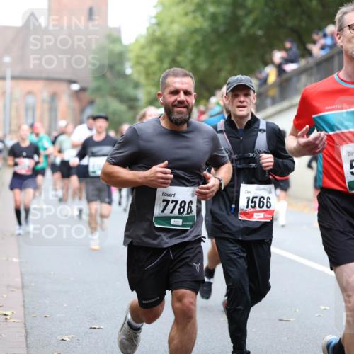 05.10.2025 - 20. swb-Marathon Bremen Michael Strokosch http://msf.ph/oto/9220960 05.10.2025 12:51:48 Laufen 7786, 1566, 5948 meine-sportfotos.de