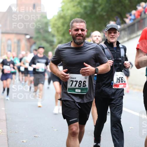 05.10.2025 - 20. swb-Marathon Bremen Michael Strokosch http://msf.ph/oto/9220961 05.10.2025 12:51:48 Laufen 7786, 156, 5948 meine-sportfotos.de