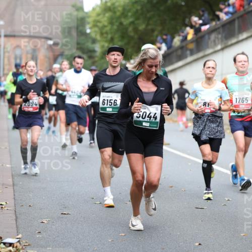 05.10.2025 - 20. swb-Marathon Bremen Michael Strokosch http://msf.ph/oto/9220965 05.10.2025 12:51:50 Laufen 2094, 6156, 5044, 1765, 934 meine-sportfotos.de