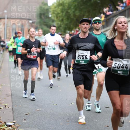 05.10.2025 - 20. swb-Marathon Bremen Michael Strokosch http://msf.ph/oto/9220966 05.10.2025 12:51:50 Laufen 094, 4404, 6156, 33, 5044, 1765 meine-sportfotos.de