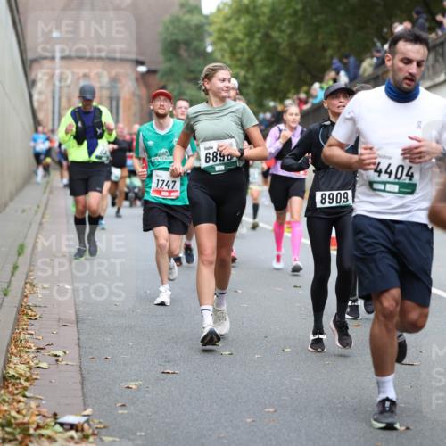 05.10.2025 - 20. swb-Marathon Bremen Michael Strokosch http://msf.ph/oto/9220974 05.10.2025 12:51:53 Laufen 1747, 6890, 8909, 4404, 13 meine-sportfotos.de