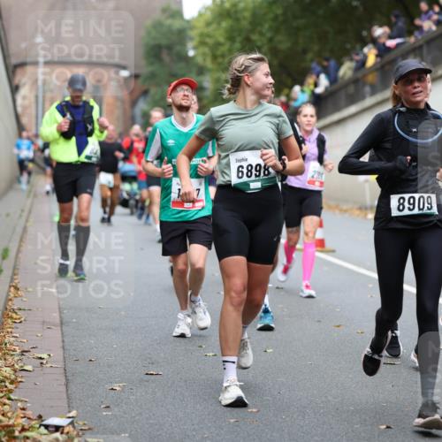 05.10.2025 - 20. swb-Marathon Bremen Michael Strokosch http://msf.ph/oto/9220976 05.10.2025 12:51:53 Laufen 6898, 2791, 8909, 5824, 4 meine-sportfotos.de