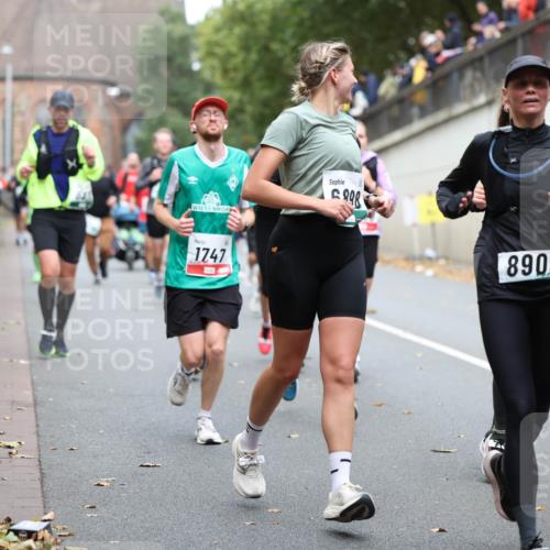 05.10.2025 - 20. swb-Marathon Bremen Michael Strokosch http://msf.ph/oto/9220978 05.10.2025 12:51:54 Laufen 1747, 998, 8909, 824 meine-sportfotos.de