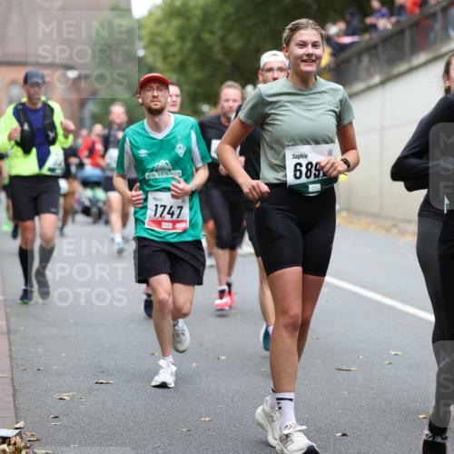 05.10.2025 - 20. swb-Marathon Bremen Michael Strokosch http://msf.ph/oto/9220979 05.10.2025 12:51:54 Laufen 1747, 6894, 8909 meine-sportfotos.de