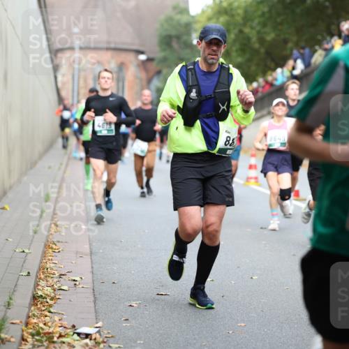 05.10.2025 - 20. swb-Marathon Bremen Michael Strokosch http://msf.ph/oto/9220986 05.10.2025 12:51:56 Laufen 4619, 88, 8649, 1747 meine-sportfotos.de